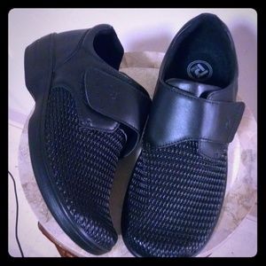 Men's Propet black utility shoes sz 11